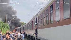   ஸ்லோவாக்கியாவில் தொடருந்துடன் பேருந்து மோதி விபத்து - 6 பேர் பலி